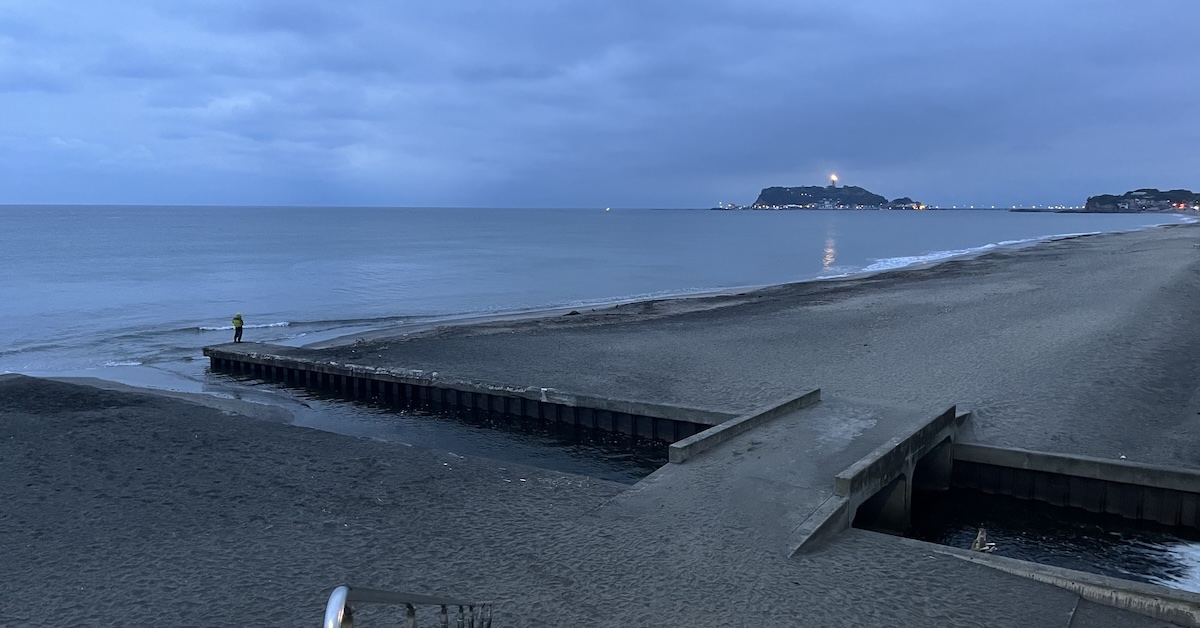 【七里ヶ浜・投げ釣りレポート】聖地巡礼とフグの絨毯——初挑戦の七里ヶ浜で洗礼を受けた早朝釣行