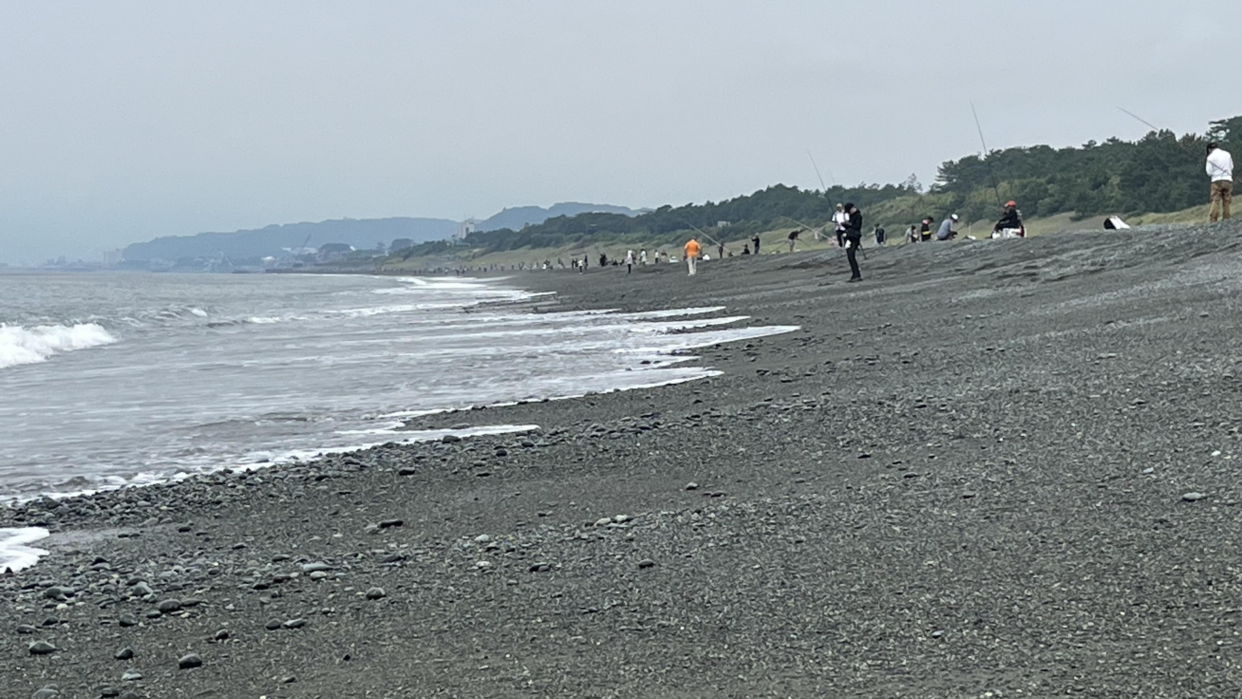 並ぶ釣り人たち